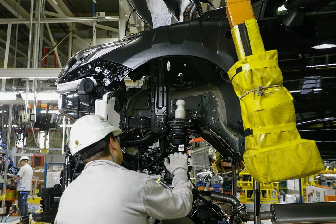 La construcción y la industria siguieron cayendo