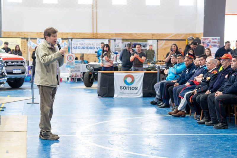 Melella encabezó apertura de la exposición de Defensa Civil