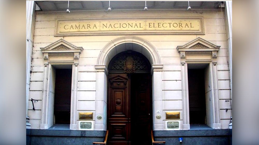 Garramuño se queda con la banca en fallo dividido 