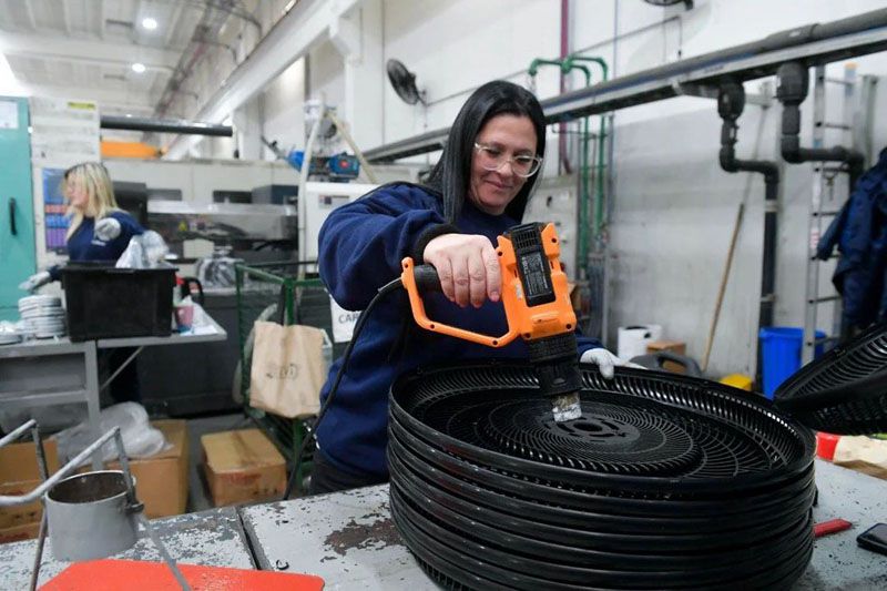 La actividad económica cayó 3,3% interanual 