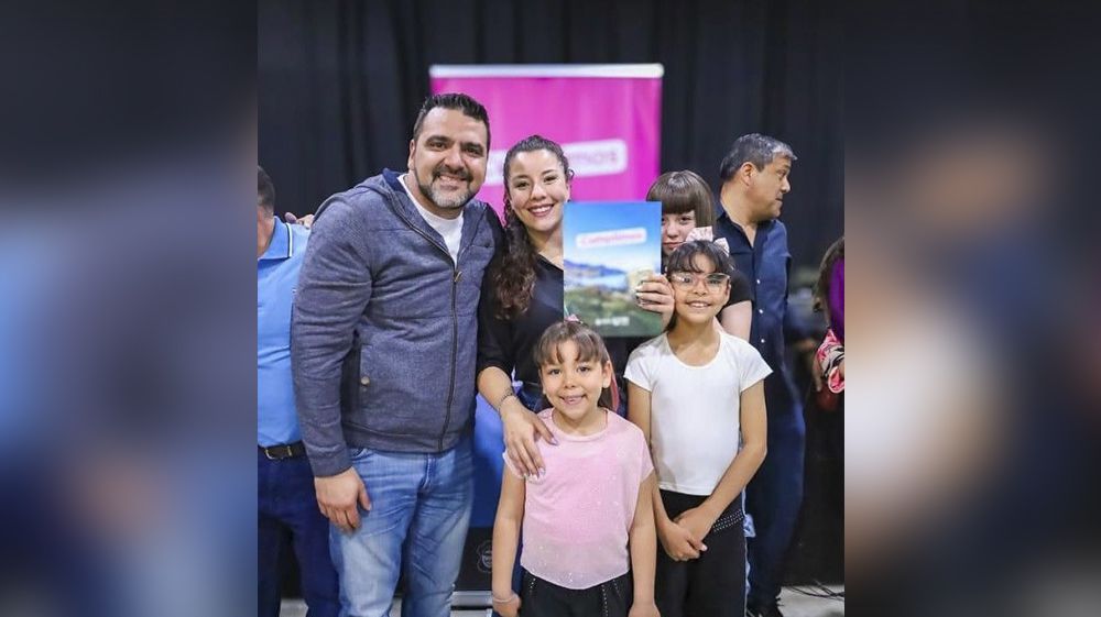 Vuoto entregó decretos de preadjudicación a familias de mujeres cooperativistas