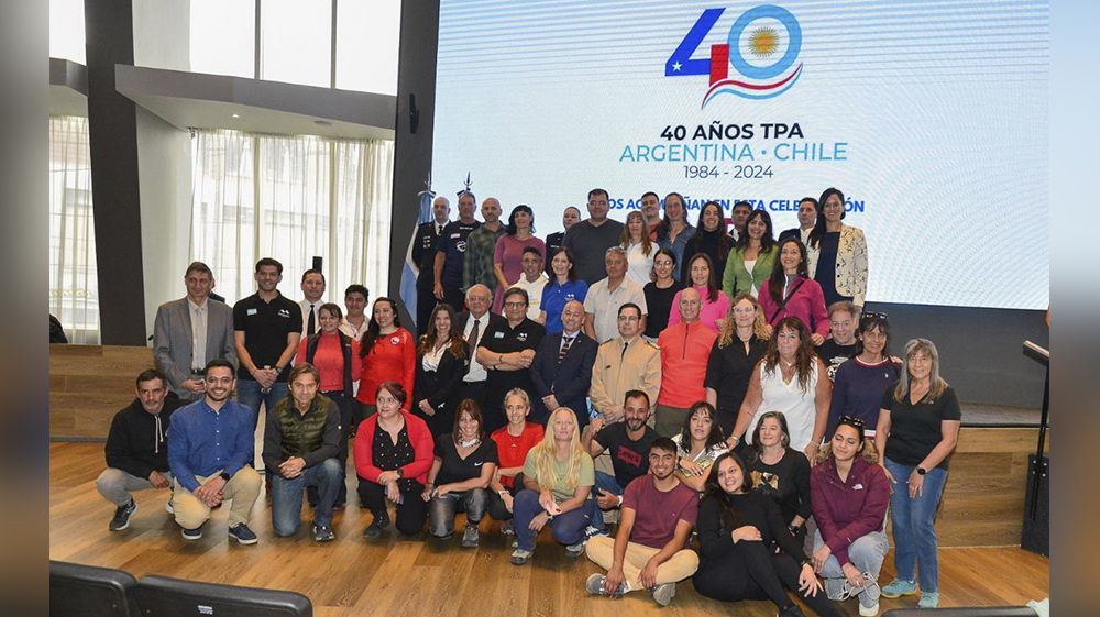 La Municipalidad acompañó la travesía de nadadores por el Canal Beagle