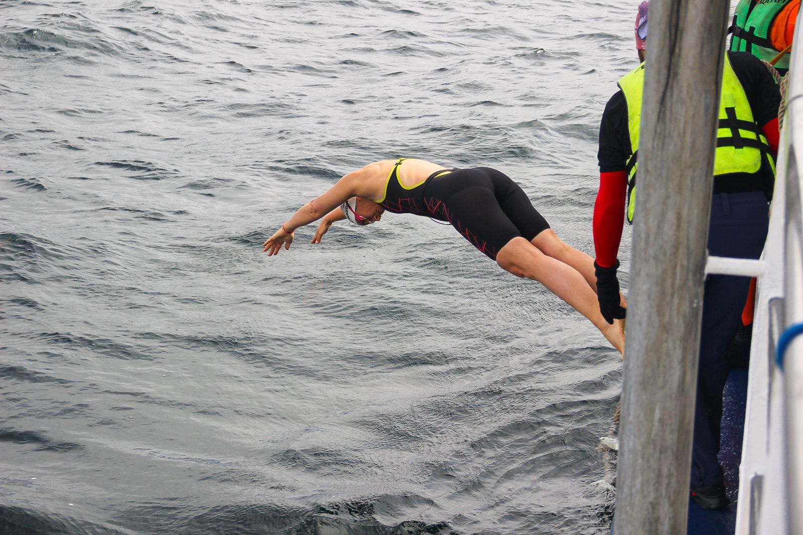 Nadadores argentinos y chilenos cruzaron el Canal Beagle