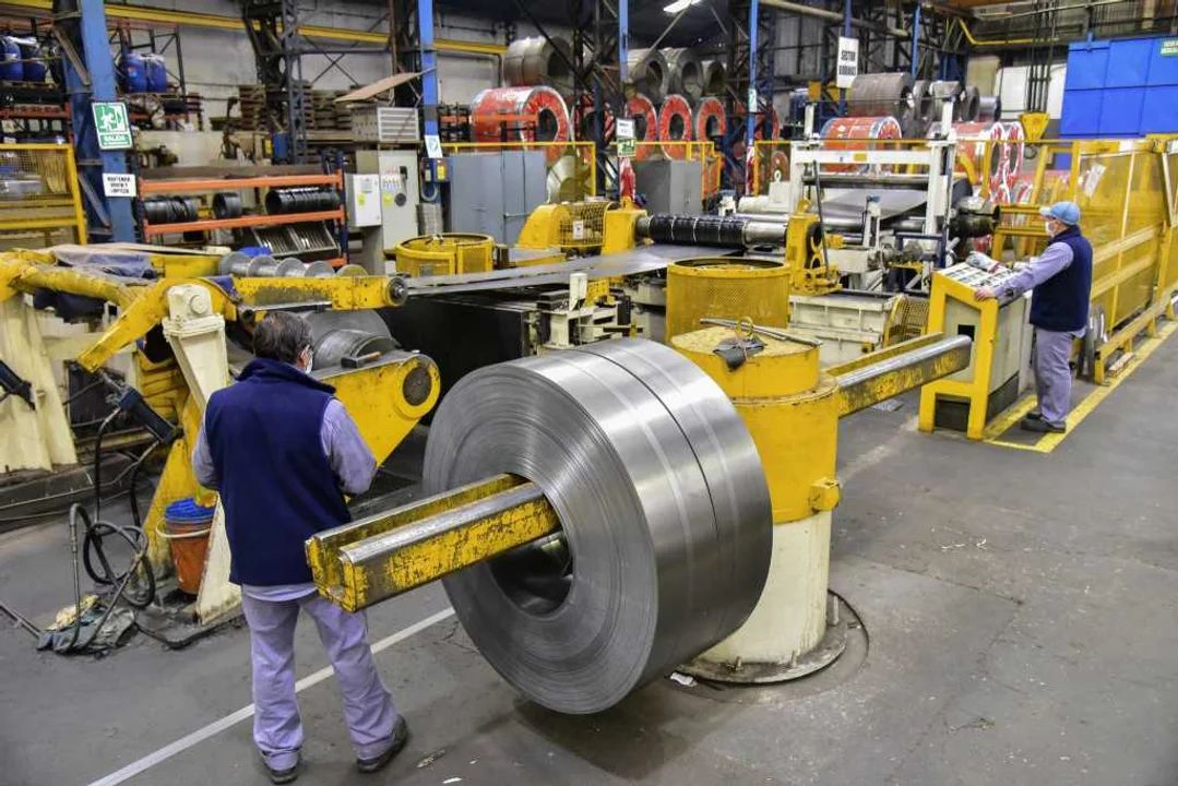 La producción industrial cayó 2% interanual 