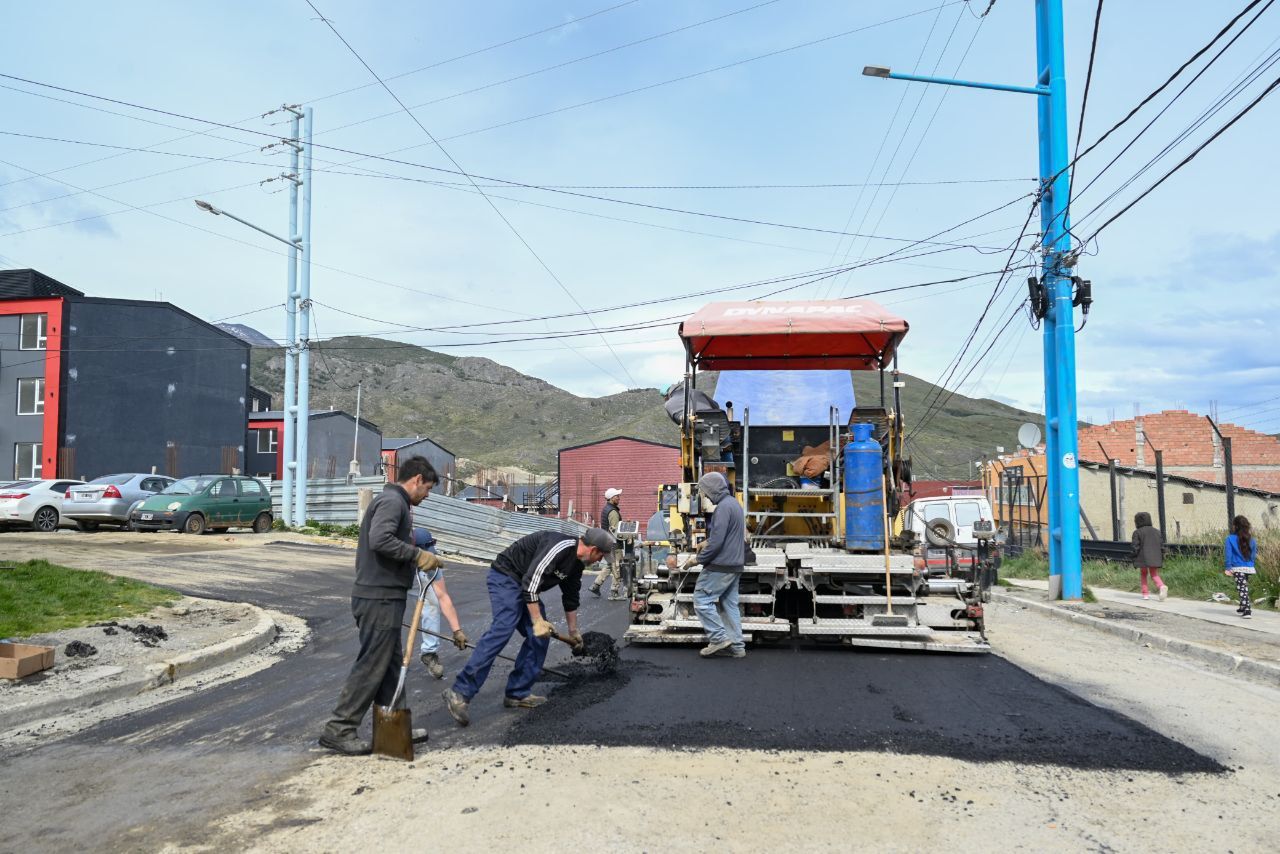 Avanzan las obras de repavimentación en barrio Mirador de los Andes