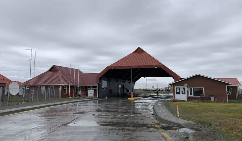 Más de 23 mil personas salieron de la isla por tierra