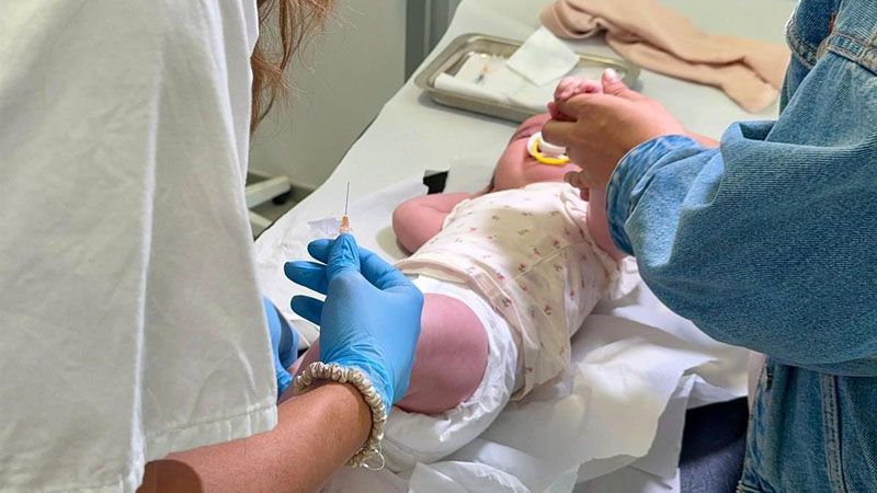 Se vacuna para evitar la bronquiolitis en niños pequeños