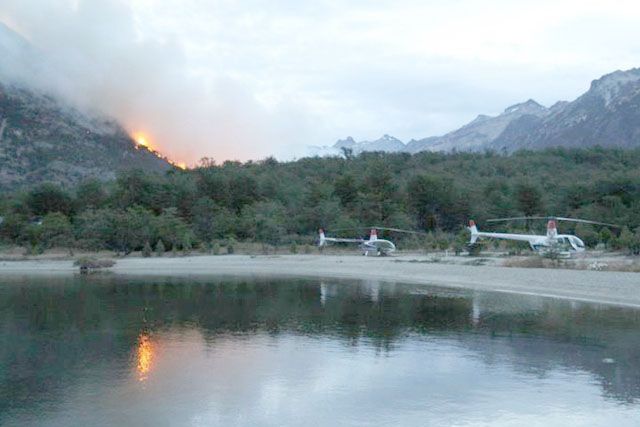 Se detecta un incendio de proporciones cerca de Bahía Torito