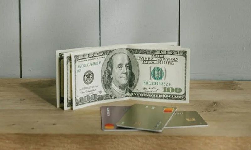 Habilitan el pago en dólares con tarjetas de débito y códigos QR