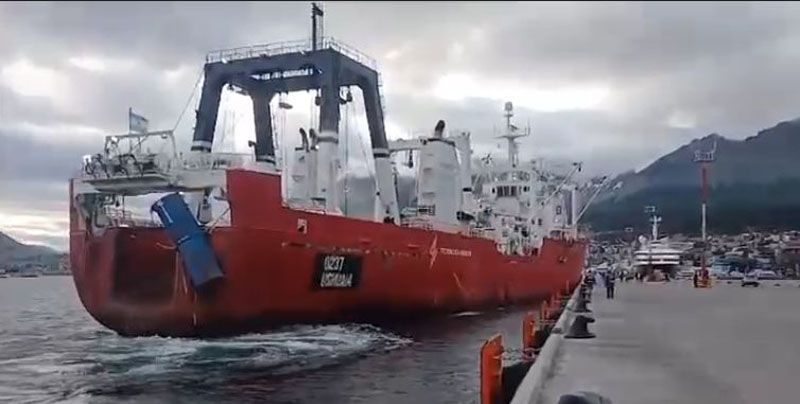 Choque del Centurión del Atlántico: no hubo heridos, pero sí daños en el muelle