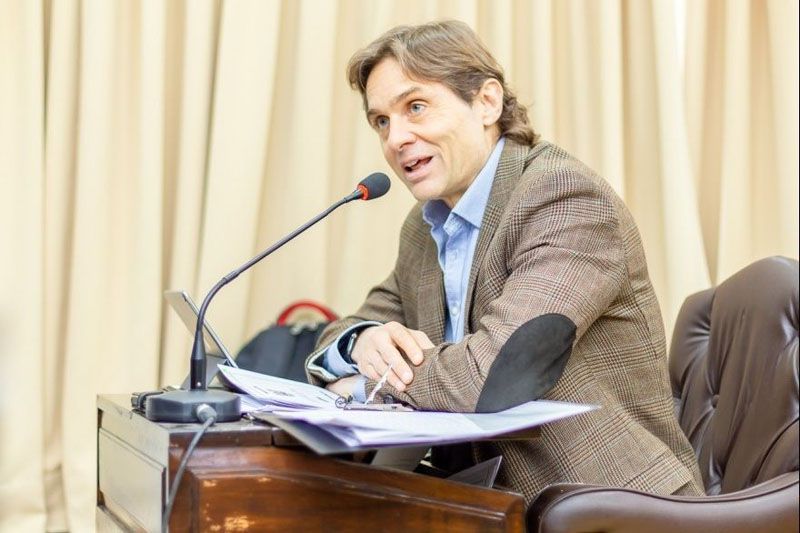 Sciurano en favor de una ley de financiamiento específico