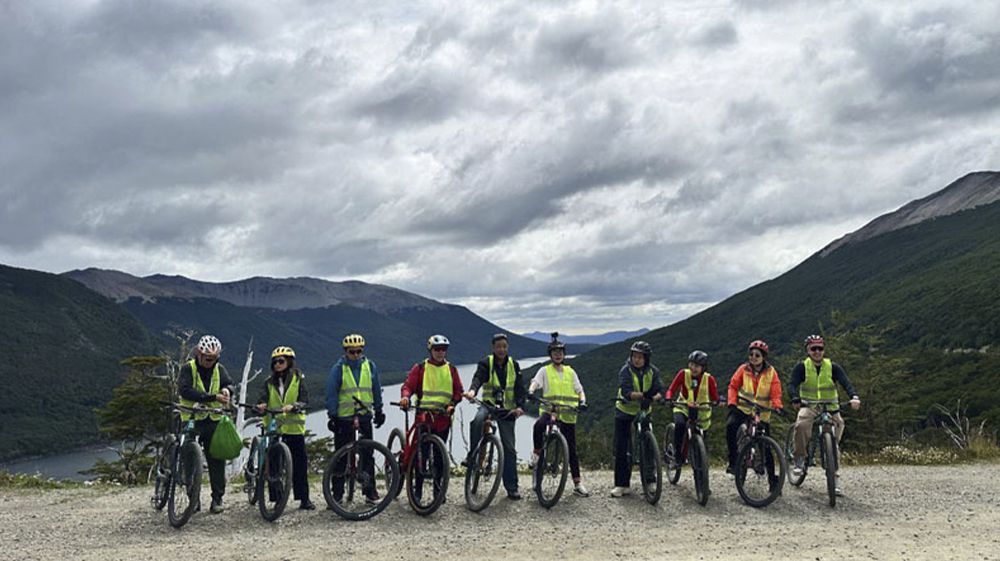 Ciclistas de China realizaron la travesía de los Andes Fueguinos