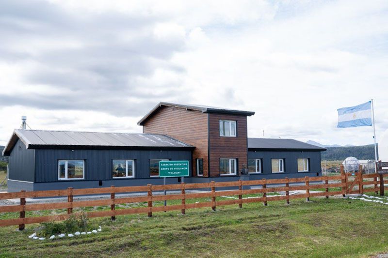 El Gobernador visitó dependencia del Ejército 