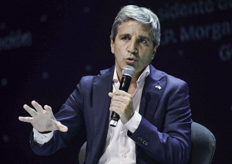 Caputo transmitió calma en medio del derrumbe de los mercados internacionales