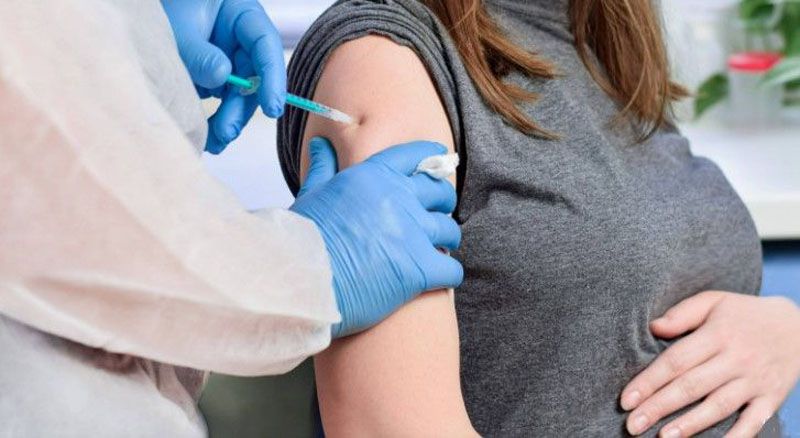 Más de 18 mil embarazadas se vacunaron contra el VSR