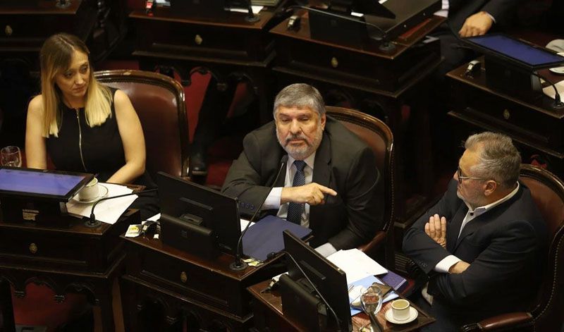 Quiénes son los senadores K que podrían apoyar la suspensión