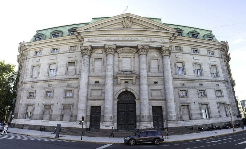 Milei firmó el decreto que transforma al Banco Nación en una sociedad anónima