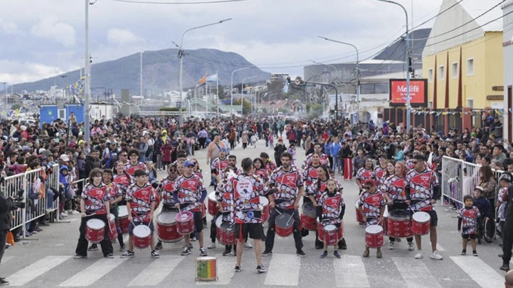 Más de 15 mil vecinos disfrutaron del ‘Carnaval del Fin del Mundo’