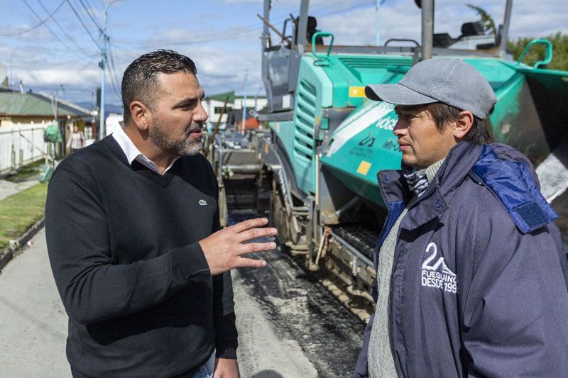 Vuoto recorrió obras de repavimentación y dialogó con vecinos