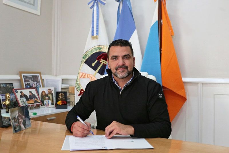 Vuoto firmó el contrato para obras viales en el ingreso a la ciudad