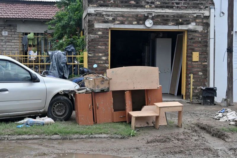 Fuerzas federales y militares asisten a los damnificados