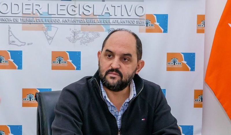 “En lugar de gestionar más recursos, salen a llorar por las redes”