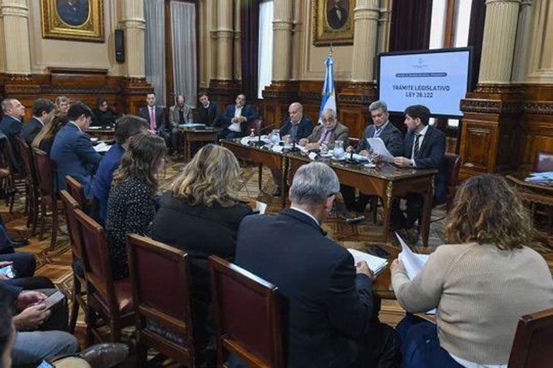 Por falta de votos, el oficialismo suspendió la Comisión Bicameral de DNU
