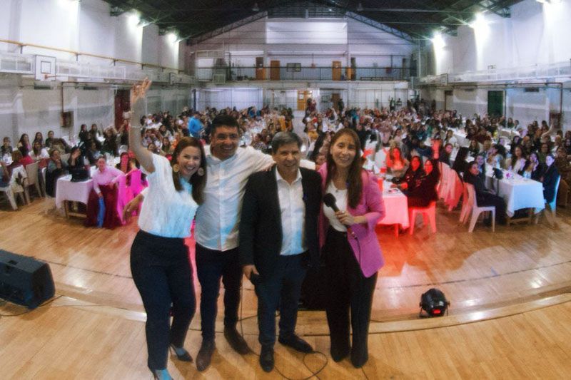 López y Pino homenajearon a más de 500 mujeres de Tolhuin