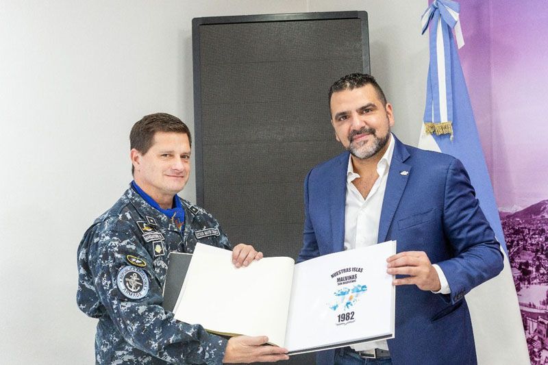 Vuoto recibió a las autoridades del Rompehielos Irizar 