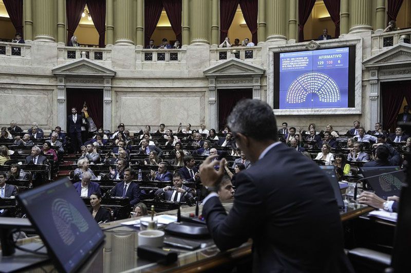 Oficialismo y dialoguistas aprobaron el DNU sobre el acuerdo con el FMI