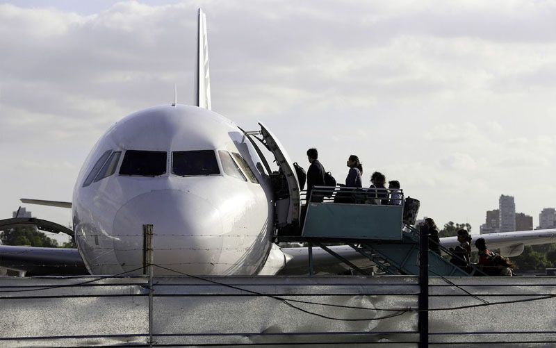 Bajó el ingreso de turistas y aumentó la salida de argentinos al exterior