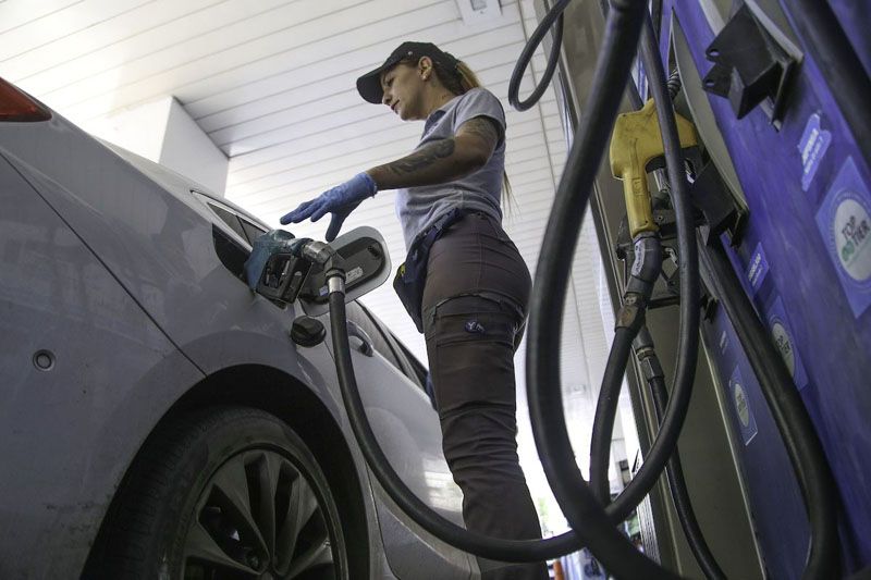 La venta de combustibles cayó por 15º mes consecutivo