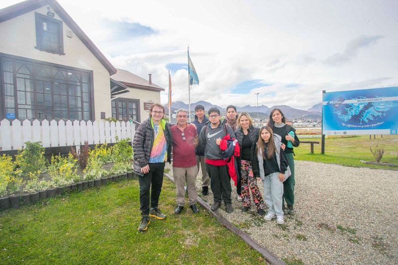 Alumnos del Colegio Sábato visitaron el espacio Pensar Malvinas