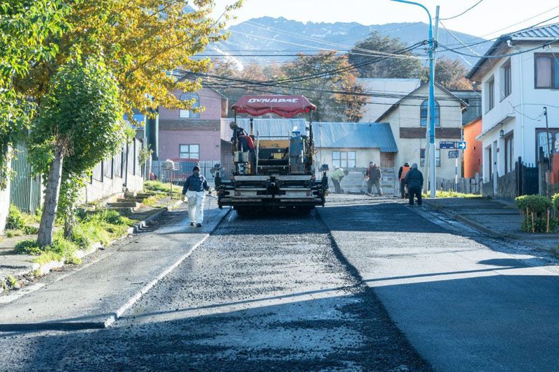 Comenzó la repavimentación en calle Lapataia