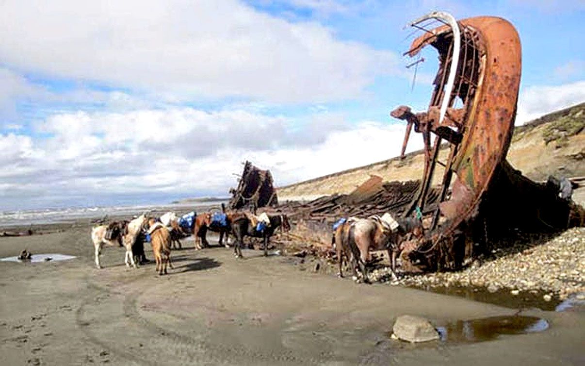 Violenta tempestad deja a los tripulantes al borde de la asfixia