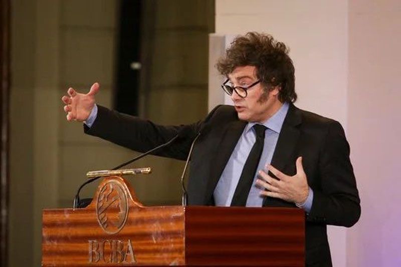 Milei, activo en redes contra periodistas y "econochantas"