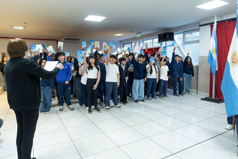 Más de 2.300 estudiantes prometieron lealtad 