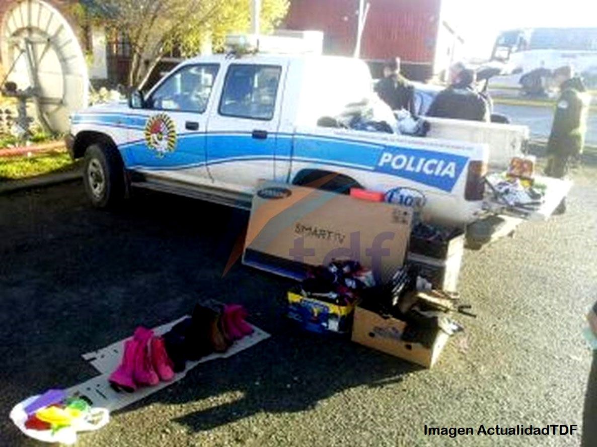 Patrullero policial es detectado con contrabando en la frontera 