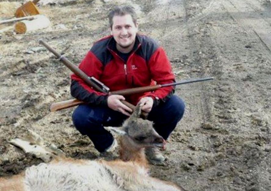 Trasciende foto de funcionario de Tolhuin cazando guanacos 