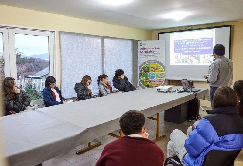 Estudiantes secundarios se capacitaron en Manipulación de Alimentos