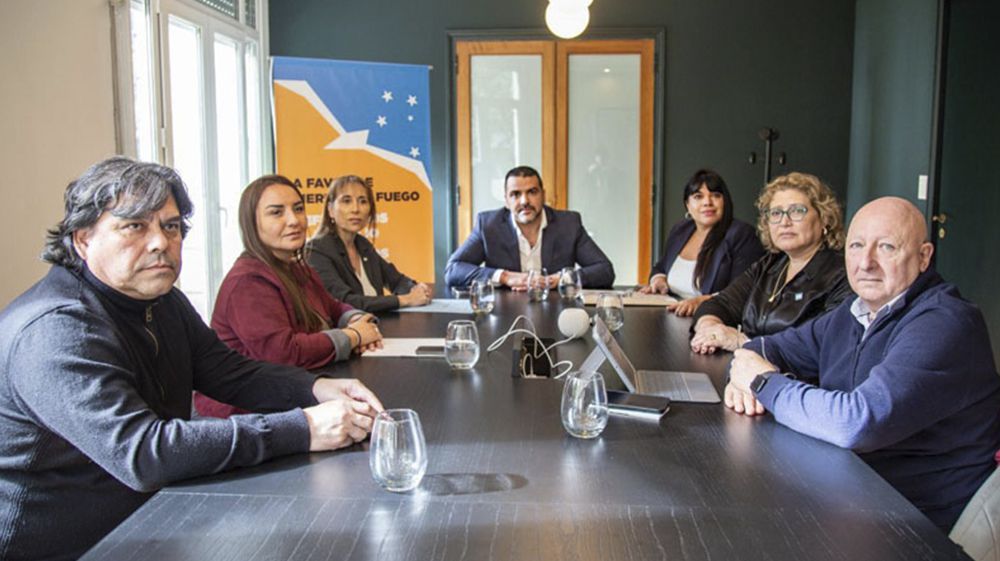 Vuoto se reunió con Diputados y Senadores fueguinos en defensa de Tierra del Fuego