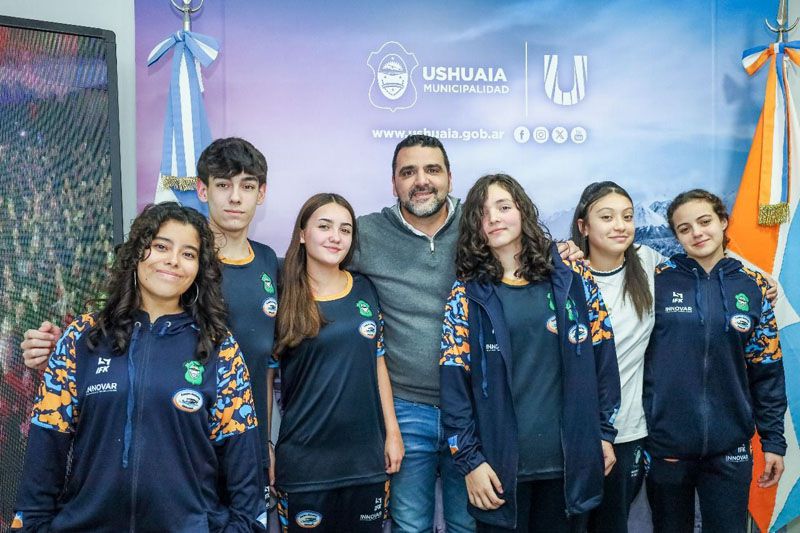 Vuoto recibió a integrantes de la Escuela Municipal de Natación
