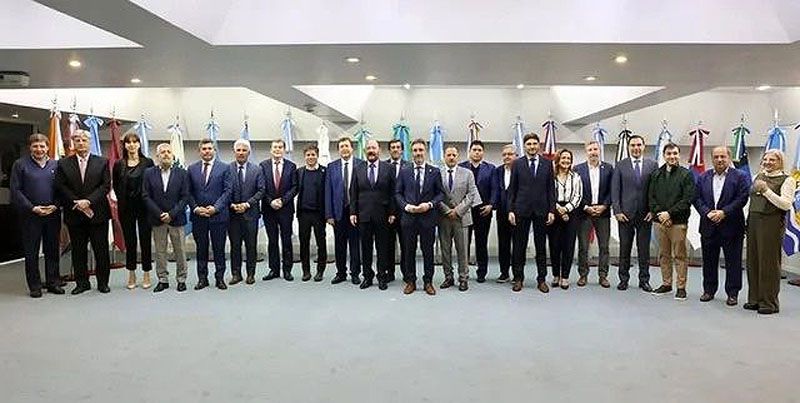 Gobernadores preocupados por el derrumbe de la coparticipación federal