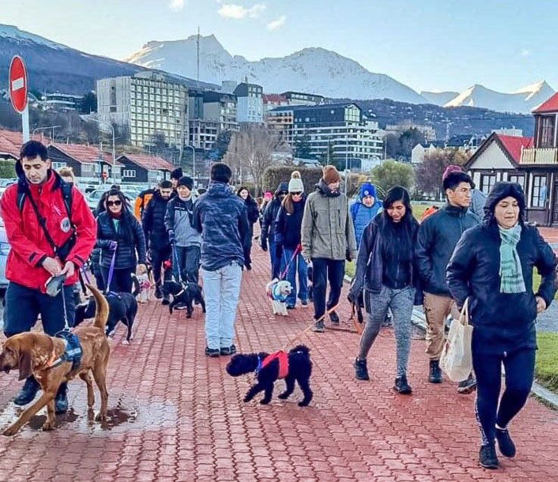 Zoonosis acompañó la ‘caninata’ por el Día del Perro y del Bombero 