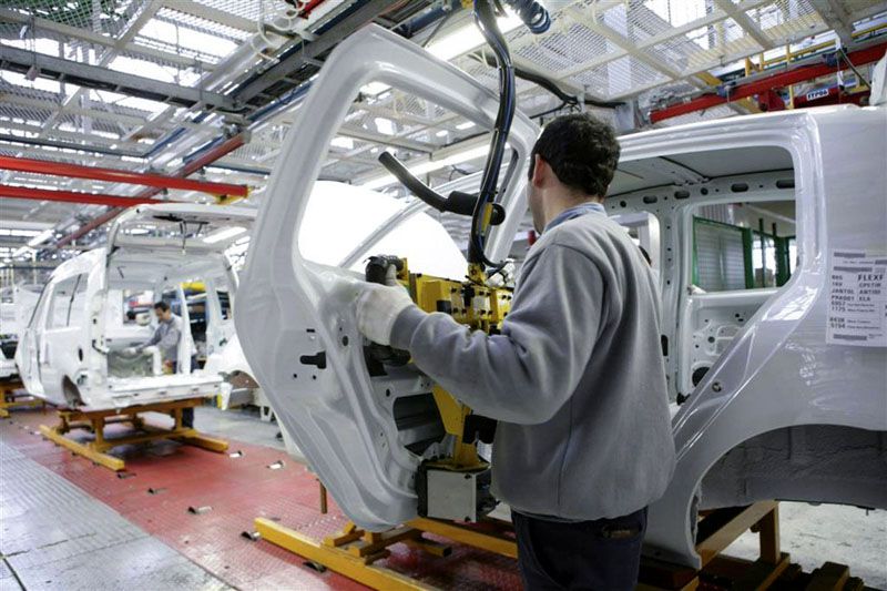 Automotrices aumentan sus precios en junio