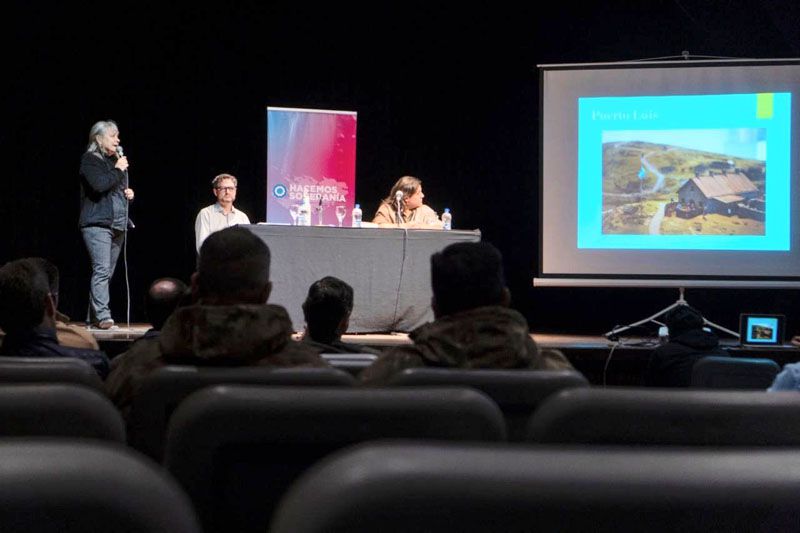 La Municipalidad presentó un conversatorio sobre Malvinas