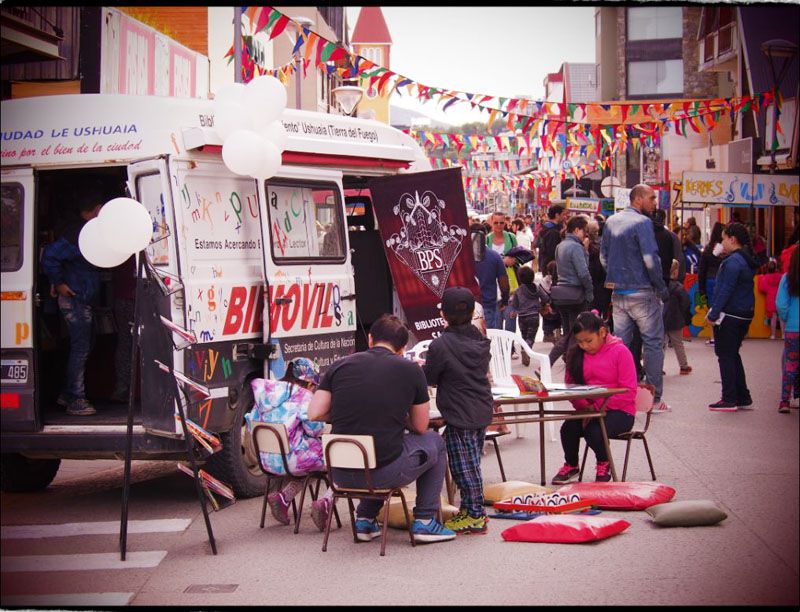 El ‘Bibliomóvil’ de la Biblioteca Sarmiento celebra su 30º Aniversario 