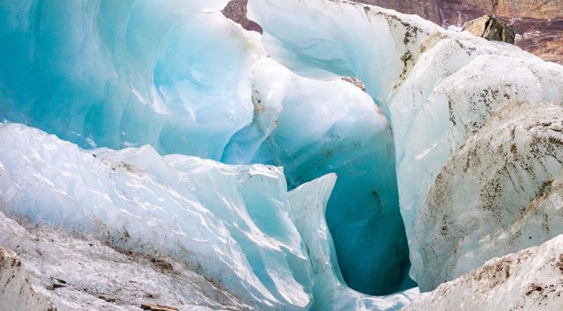 Prohíben ingresar a las cuevas de hielo del Glaciar Vinciguerra 