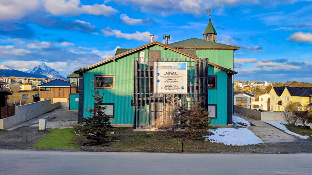 Allanaron la Sala Penal y la casa del juez Leonelli 