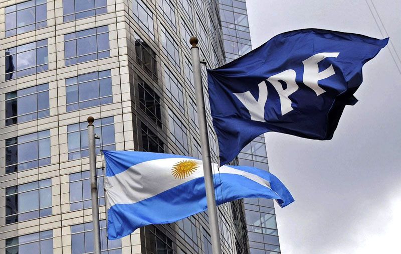 Argentina deberá ceder acciones de YPF a beneficiarios del fallo por la expropiación